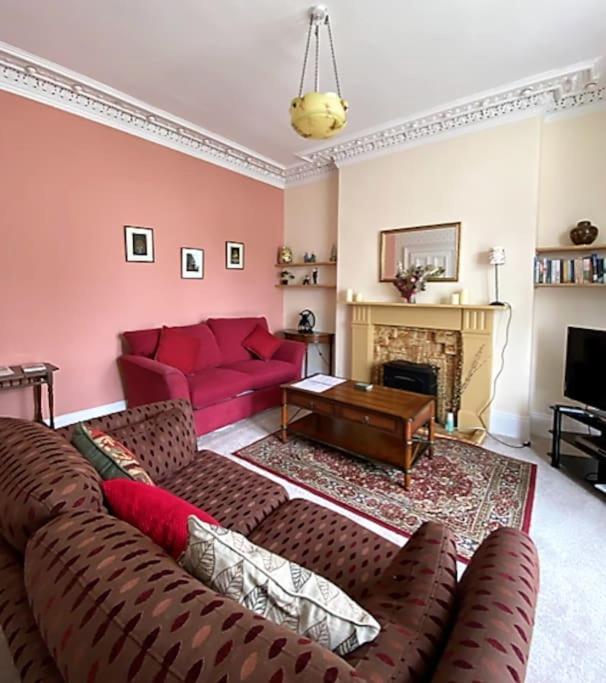St John'S Flat Spacious Accomodation Dalry  エクステリア 写真