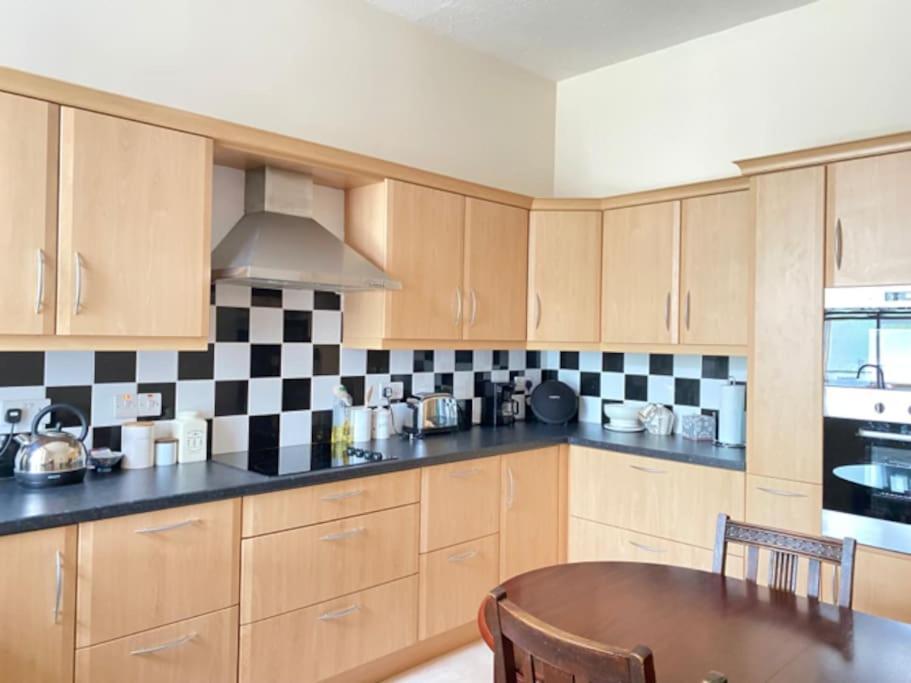 St John'S Flat Spacious Accomodation Dalry  エクステリア 写真