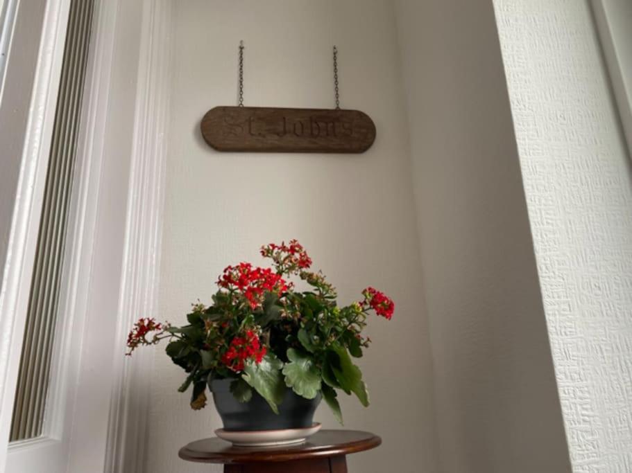St John'S Flat Spacious Accomodation Dalry  エクステリア 写真