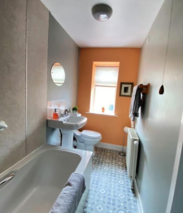 St John'S Flat Spacious Accomodation Dalry  エクステリア 写真