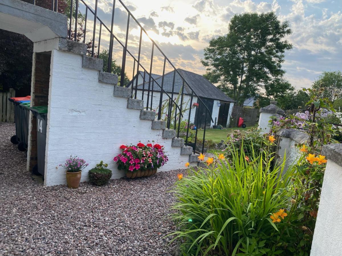 St John'S Flat Spacious Accomodation Dalry  エクステリア 写真